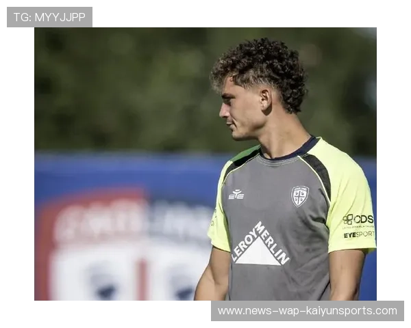 卡利亚里拉杜尼亚训练中高球表现极稳定