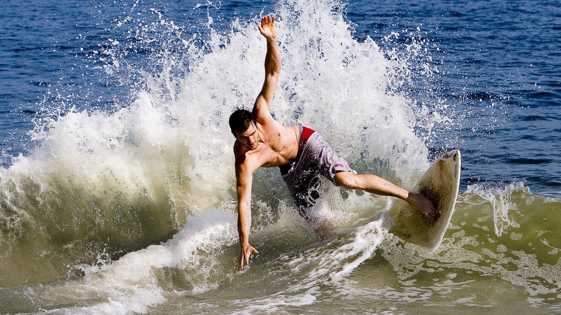 电竞成为全球年轻人热门运动，电竞年轻人背后的故事